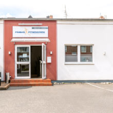 Gebäude-Aufnahme Außen bei Franks Fitnesspark in Düren. Fotograf-Düren-Unternehmensfotografie-Fitnessstudio-KMU-Außenaufnahme