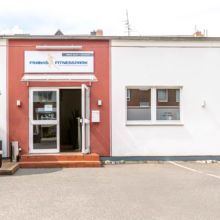 Gebäude-Aufnahme Außen bei Franks Fitnesspark in Düren. Fotograf-Düren-Unternehmensfotografie-Fitnessstudio-KMU-Außenaufnahme