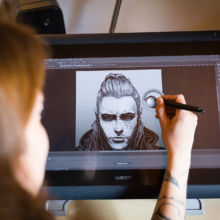 Arbeiten am Digitelan Zeichenbrett - Künstlerportrait von Linestyle Artwork in Hennef Fotograf-Düren-Unternehmensfotografie-Hennef