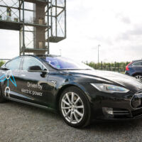 Auch ein Tesla Model S stand zum ansehen und einsteigen für die anwesenden Unternehmerinnen und Unternehmer bereit. Fotograf-Düren-Unternehmensfotograf-Inden-Jülich-Linnich-Langerwehe