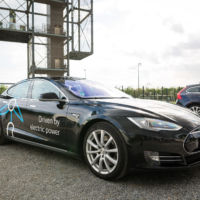 Auch ein Tesla Model S stand zum ansehen und einsteigen für die anwesenden Unternehmerinnen und Unternehmer bereit. Fotograf-Düren-Unternehmensfotograf-Inden-Jülich-Linnich-Langerwehe