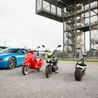 E-Mobilität auf zwei Rädern. Im Kreis ansässige Unternehmen zeigen, was sie in Sachen E-Mobilität zu bieten haben. Diese elektrischen Zweiräder können in Langerwehe gemietet werden. Fotograf-Düren-Businessfotograf-Inden-Jülich-Linnich-Langerwehe